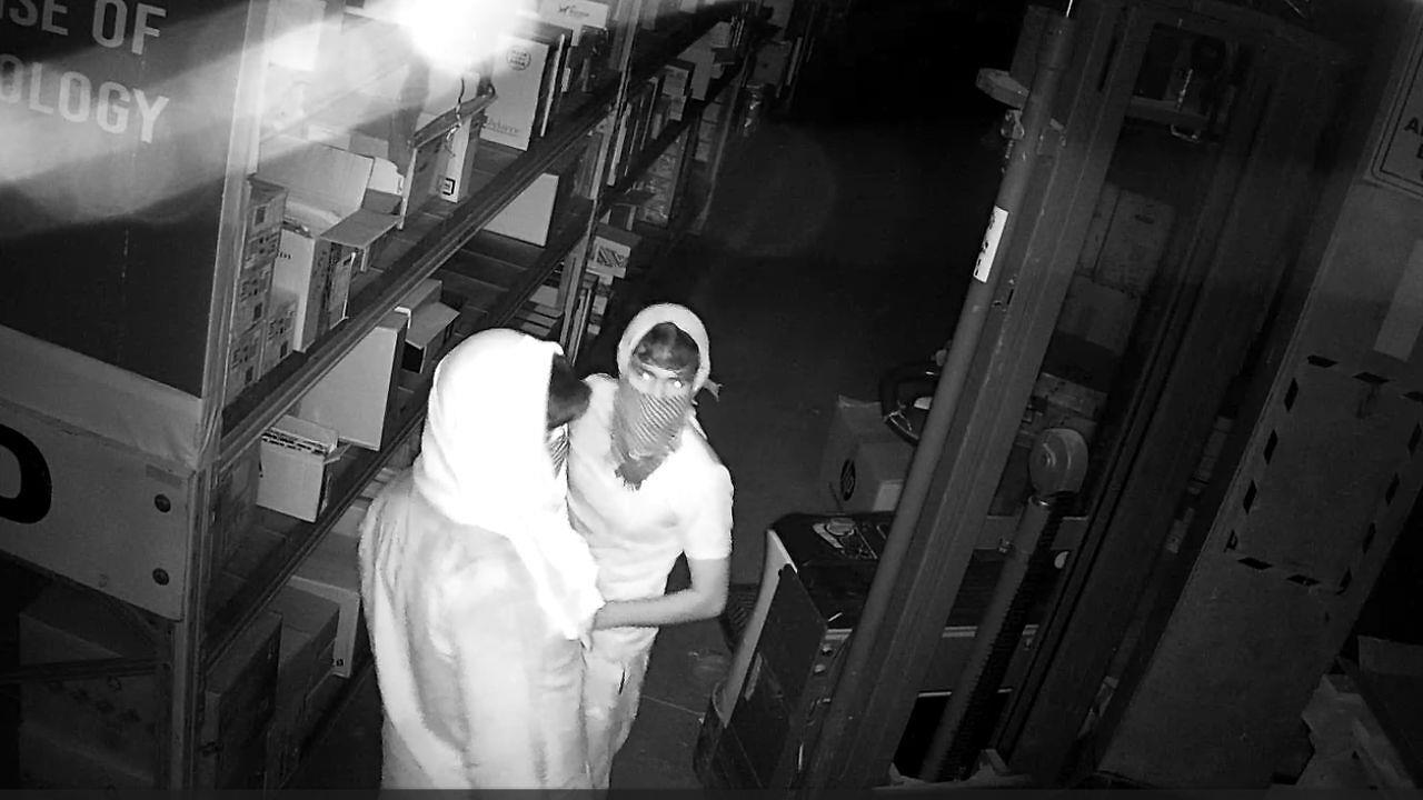 On cam: Rs 1 crore electronics heist in Ahmedabad, masked men walk out ...