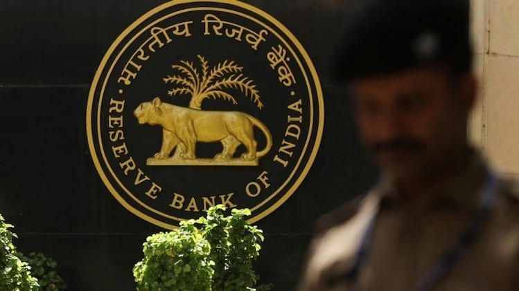 Don't assume FCNR money is untouched: ISB professor flags RBI's $200 ...