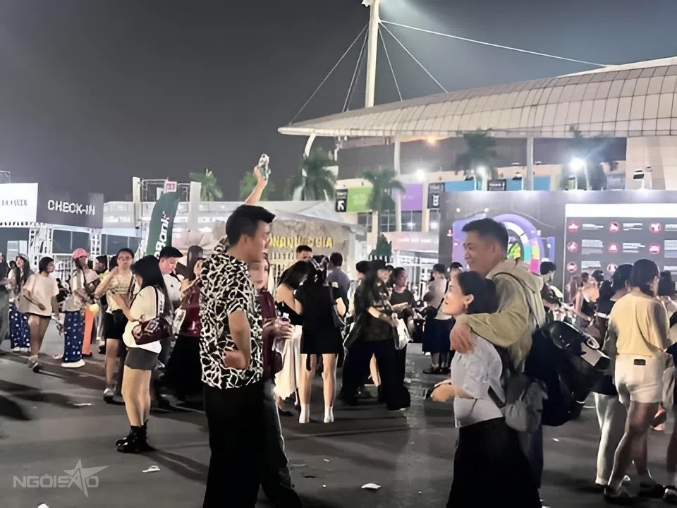 Phe vé hét giá ở concert BigBang