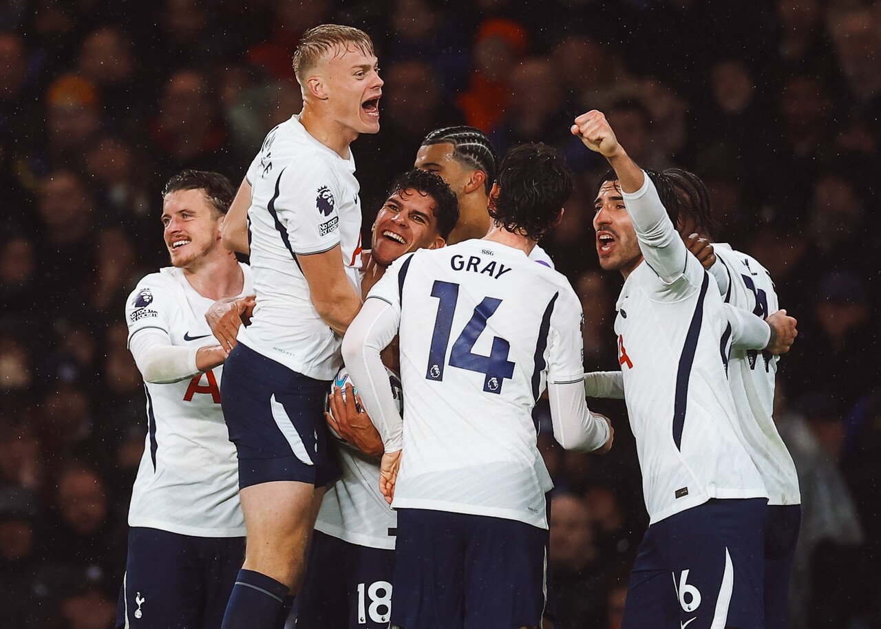 Own goal and red card help Spurs down Chelsea
