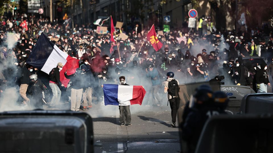 France sees another weekend of mass protests as thousands rally across ...