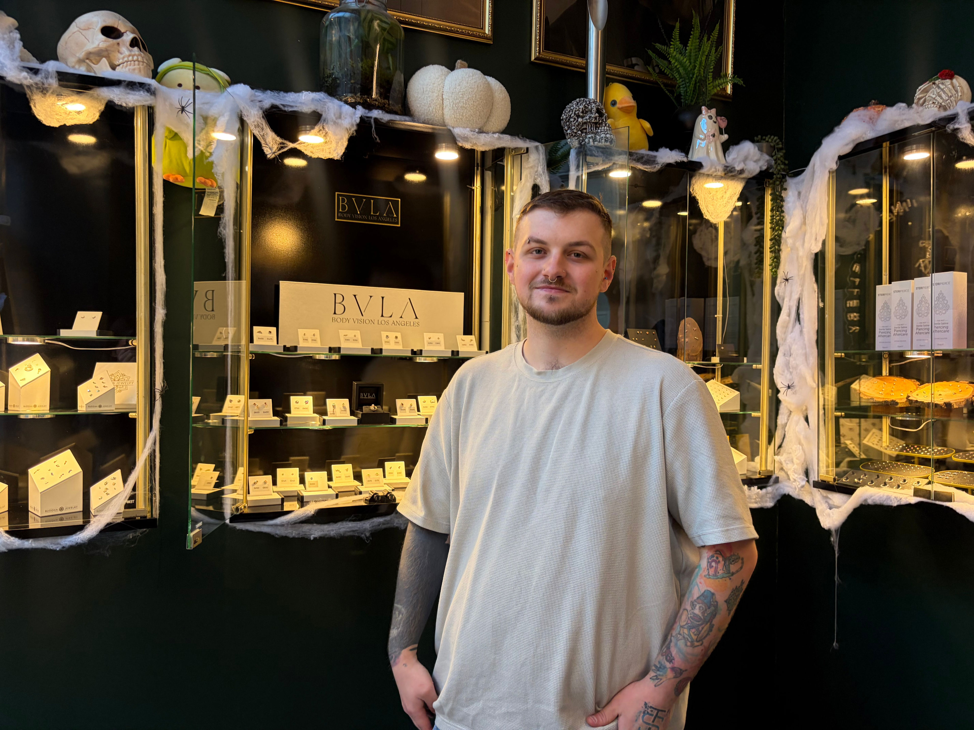 I opened a jewellery shop at 24 with just £200 left in my pocket - now ...