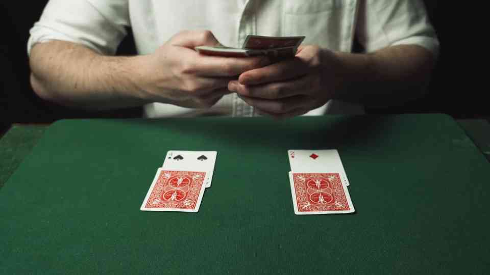 Oscar Owen breaks down a card trick used on Bill Gates