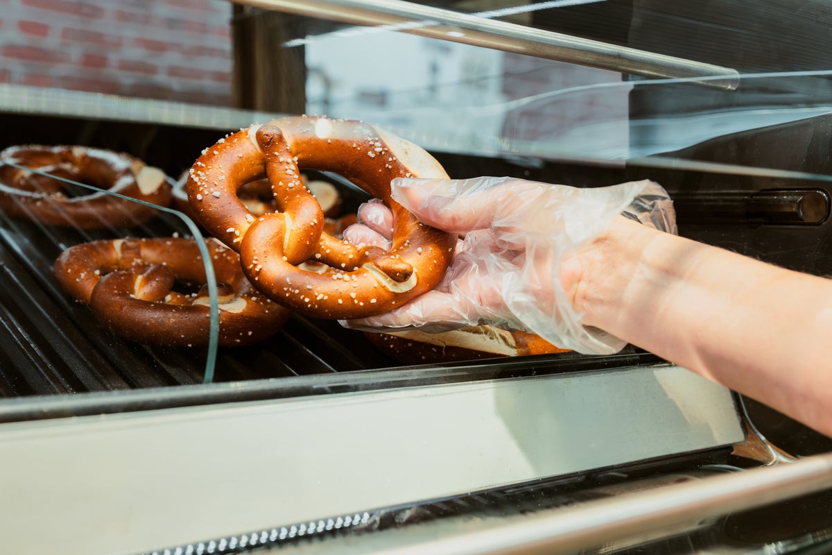 50 students served pretzels with oven cleaner as seasoning: lawsuit