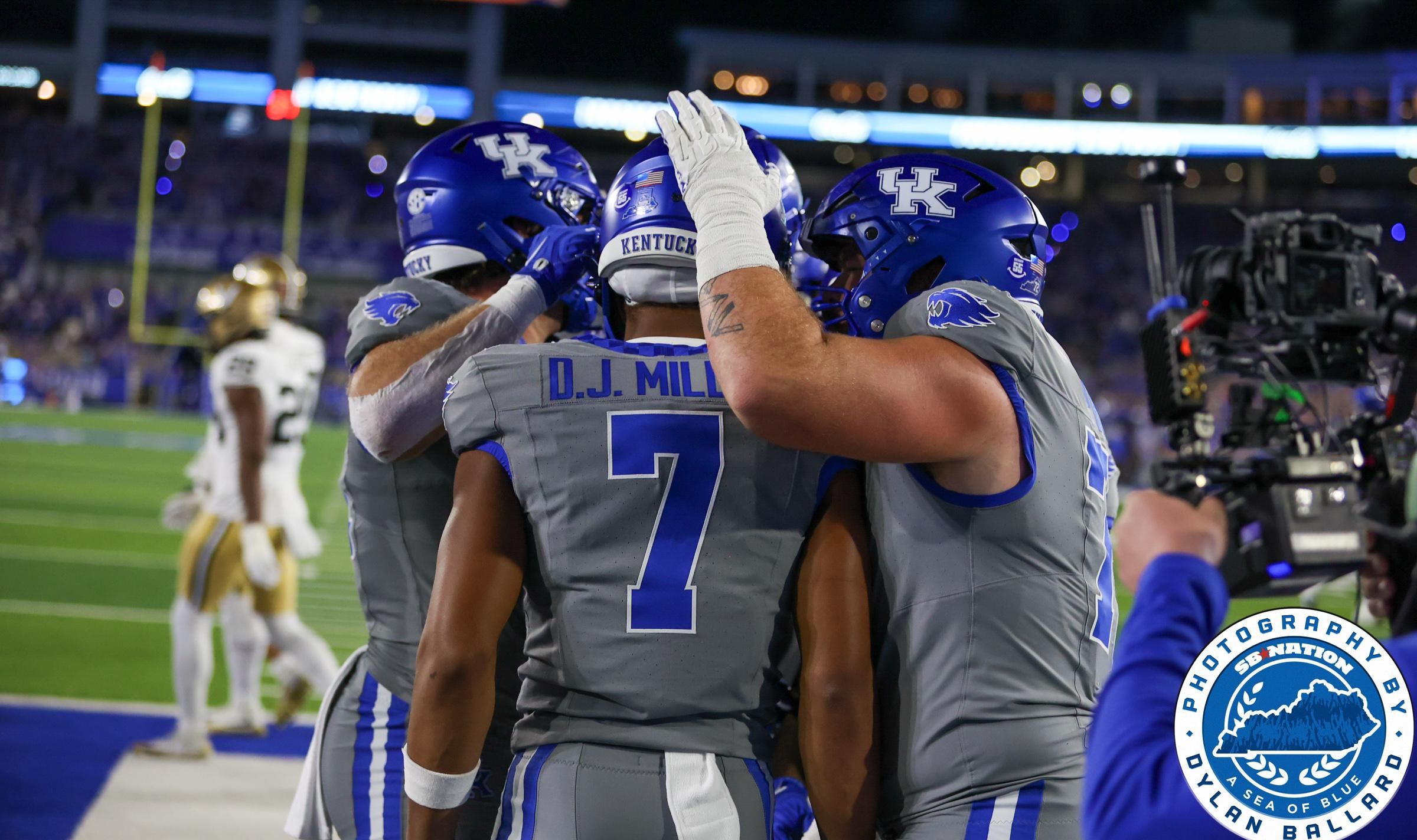 Kentucky Wildcats in the college football rankings roundup and Sunday news
