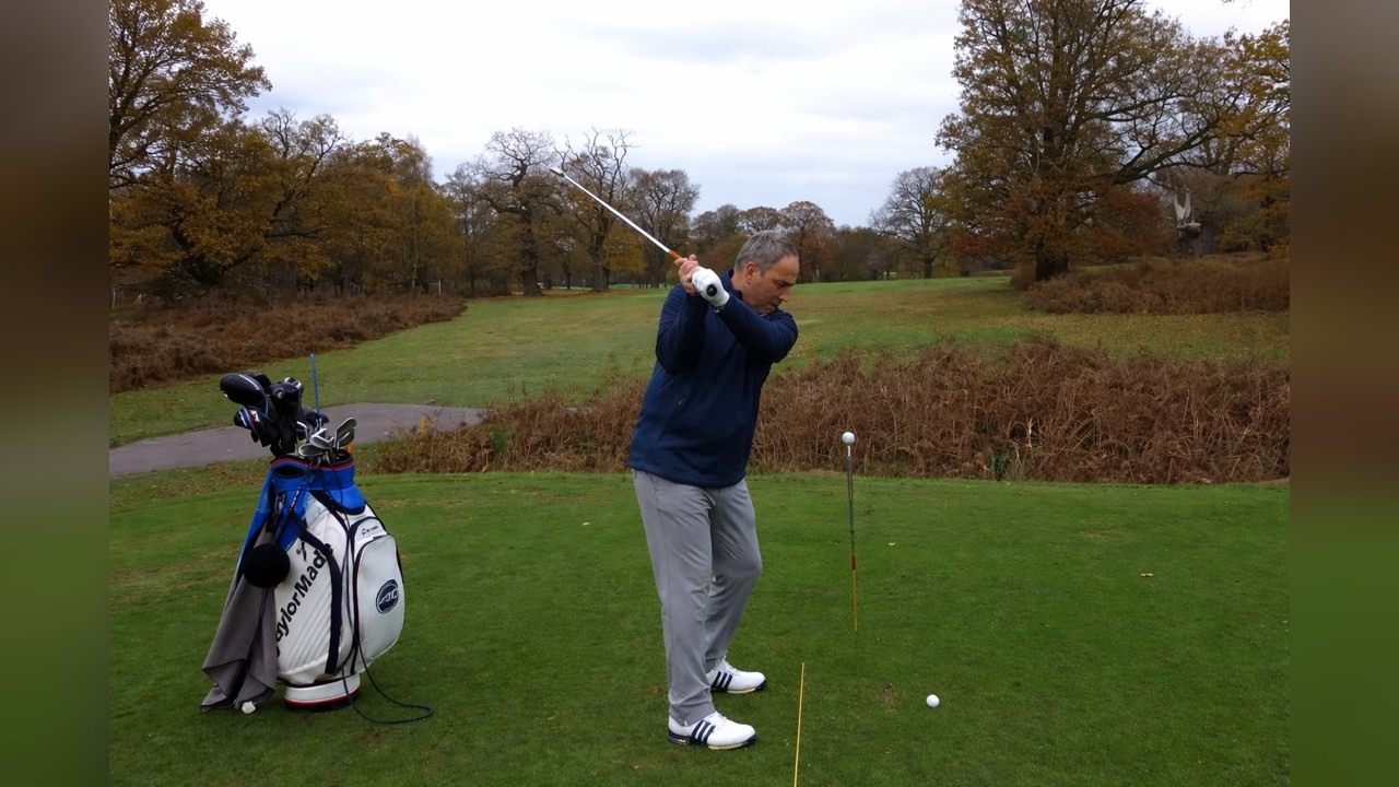 Alistair Davies' shaft drill for the trail elbow in the downswing