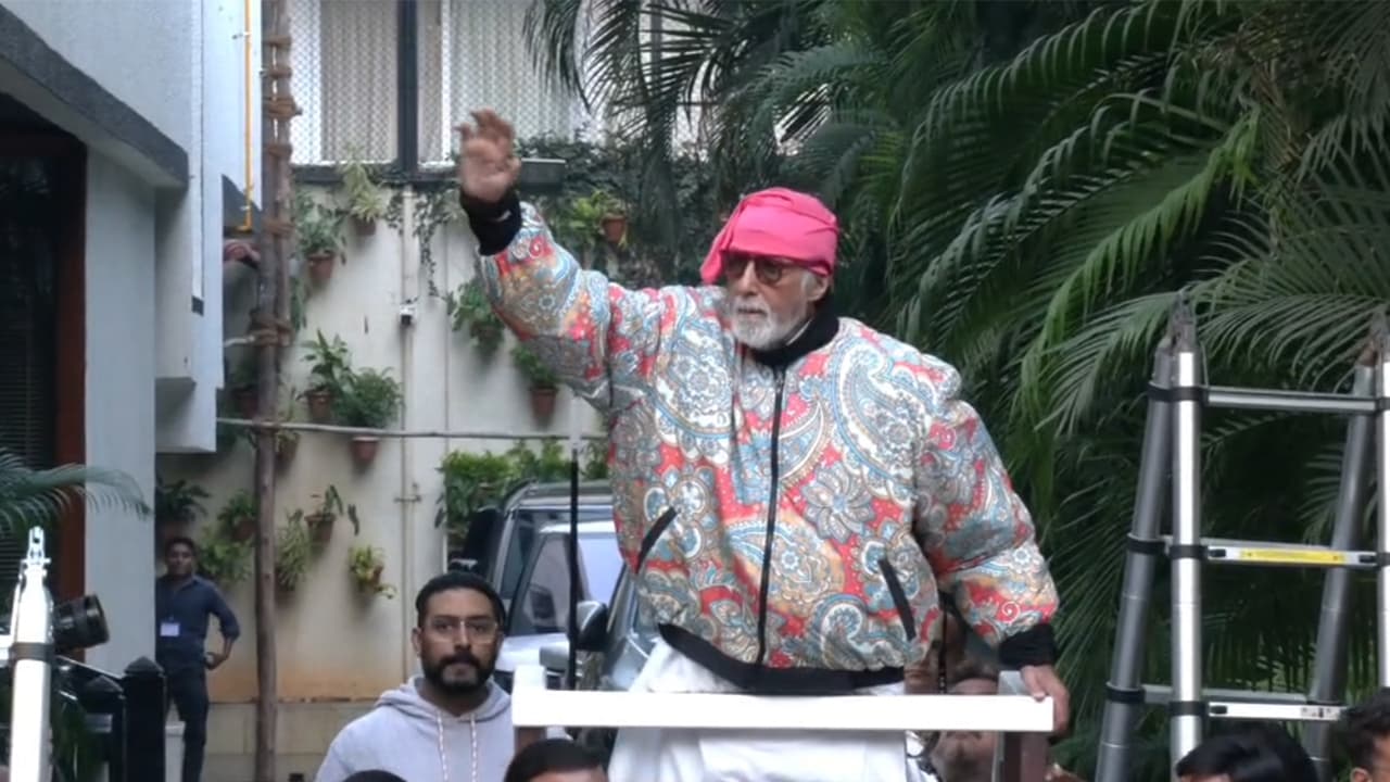 Amitabh Bachchan greets fans outside Jalsa amid heightened security