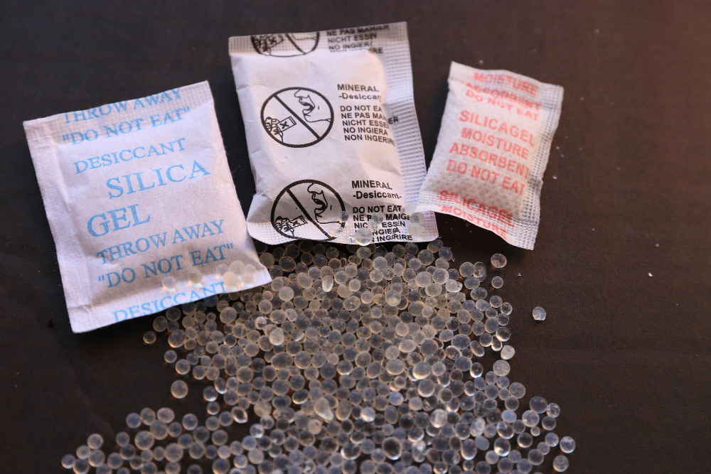 The little packet that says do not eat is not poisonous and throwing it ...
