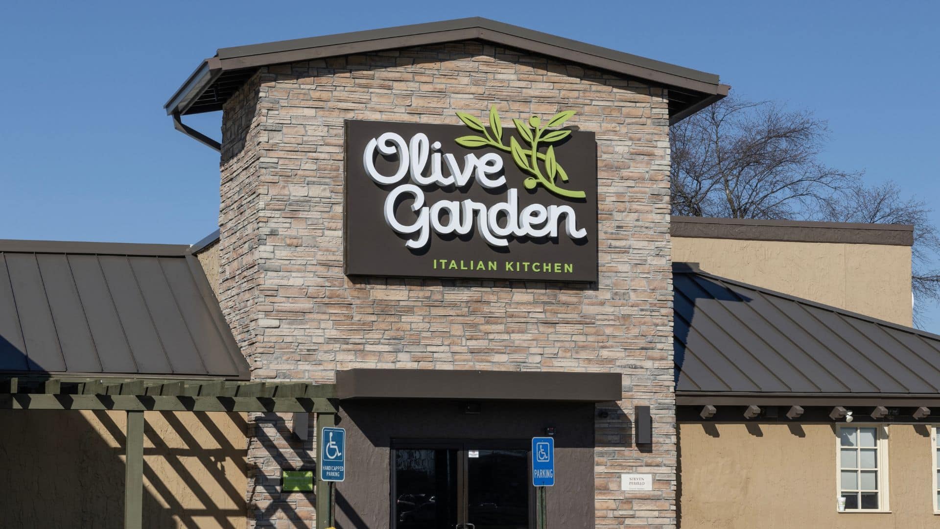 Olive Garden promises unlimited pasta, but diners are noticing ...