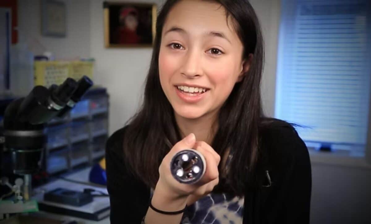 A 15-year-old girl found a way to power a flashlight using only the ...