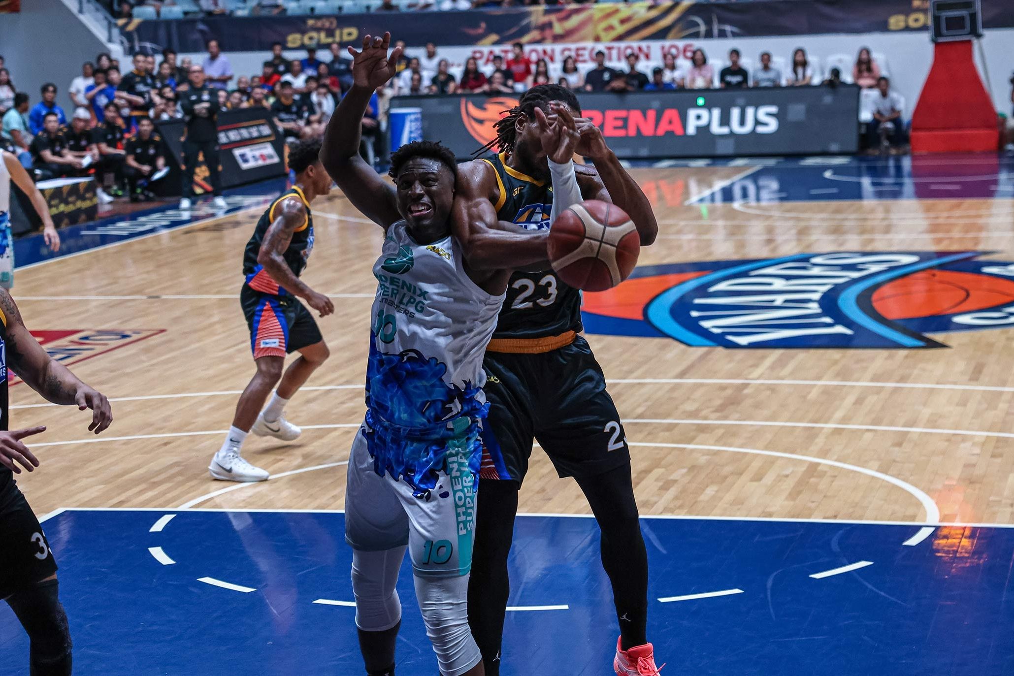 PBA: NLEX weathers Phoenix's fightback to draw first blood