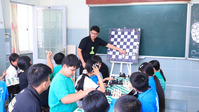 Liên đoàn Cờ Việt Nam giúp trẻ em nghèo học theo Quang Liêm, Trường Sơn