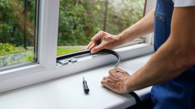 This 2-minute paper test can reveal if drafty windows are driving up ...