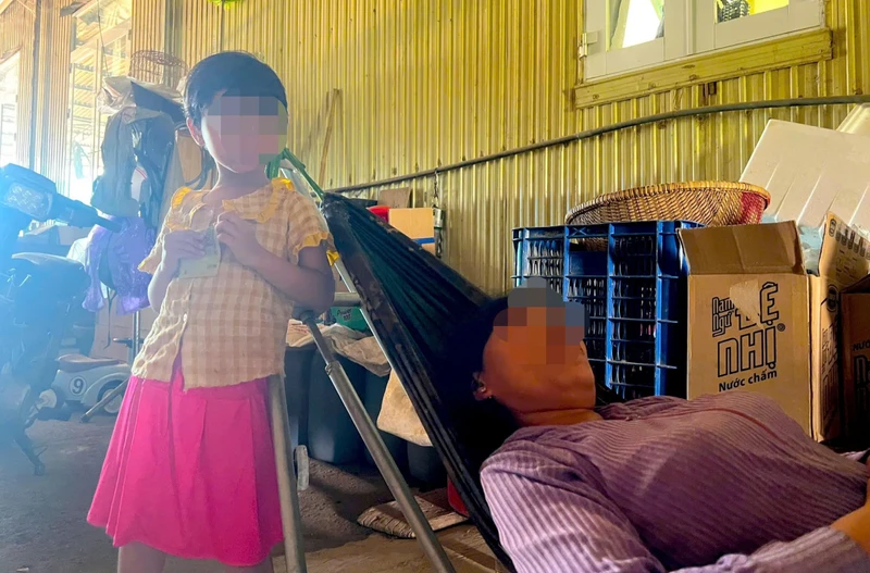 Bố mẹ phạm nhân Hồ Văn Tình: Mong con sớm đầu thú để không chết bờ, chết bụi