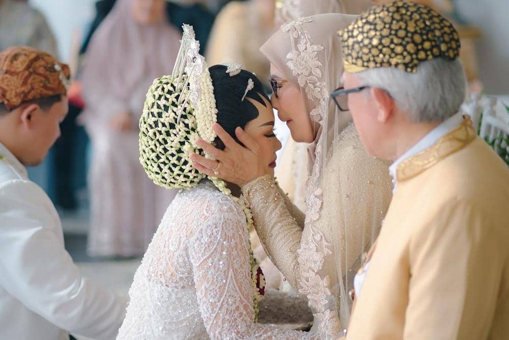 10 contoh teks izin menikah dari mempelai perempuan ke orang tua