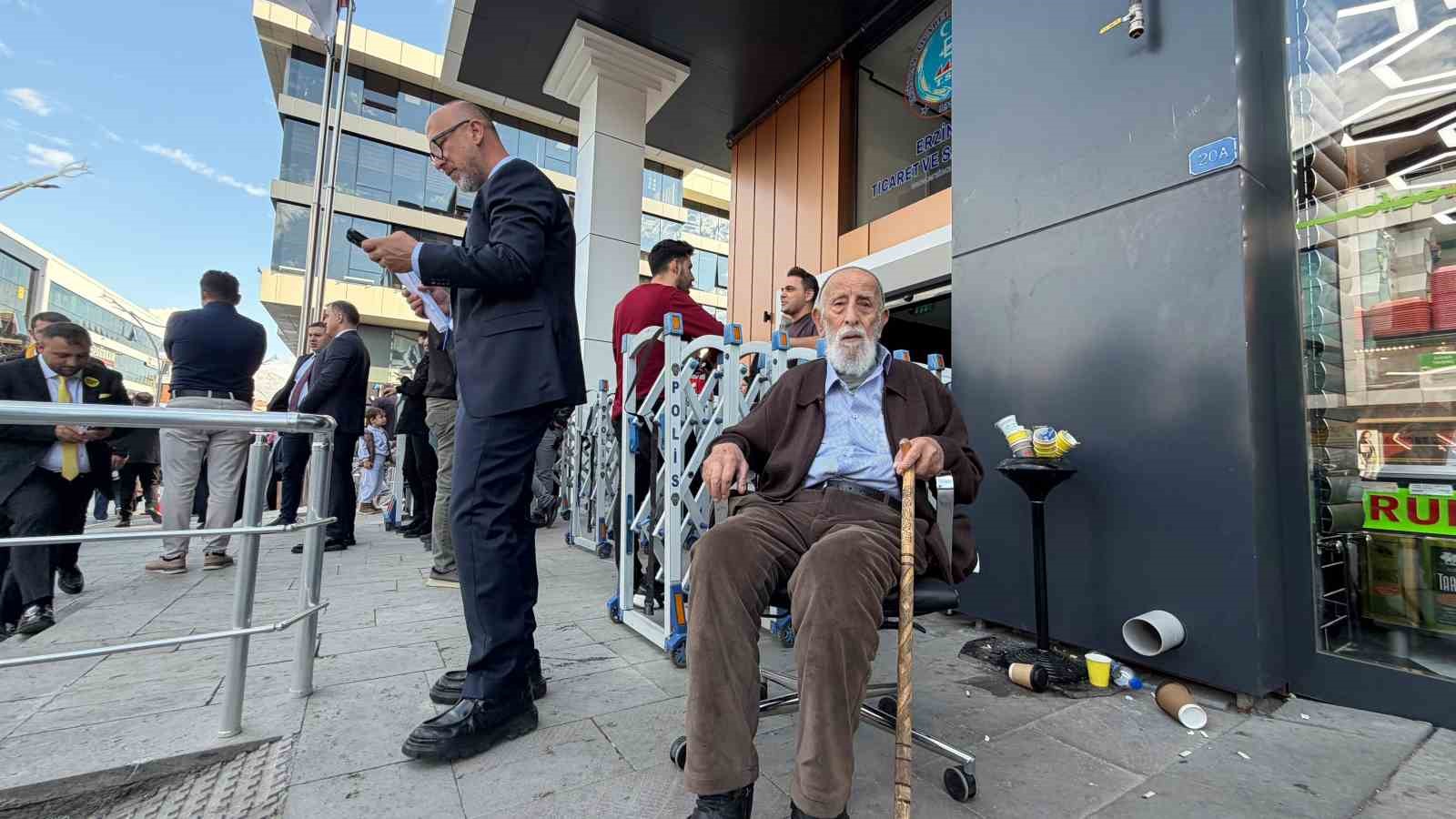 93 yıllık çınar, Erzincan TSO seçimlerinde sandık başında