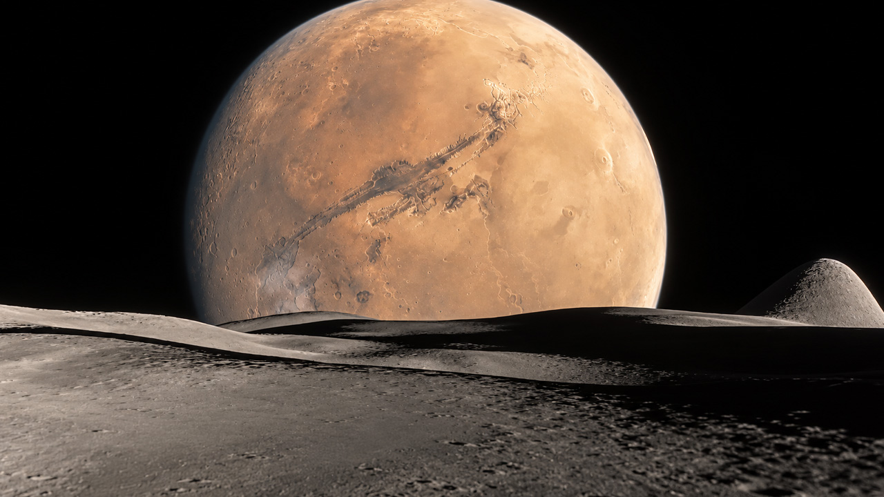 How do planets look from their closest and farthest moons?