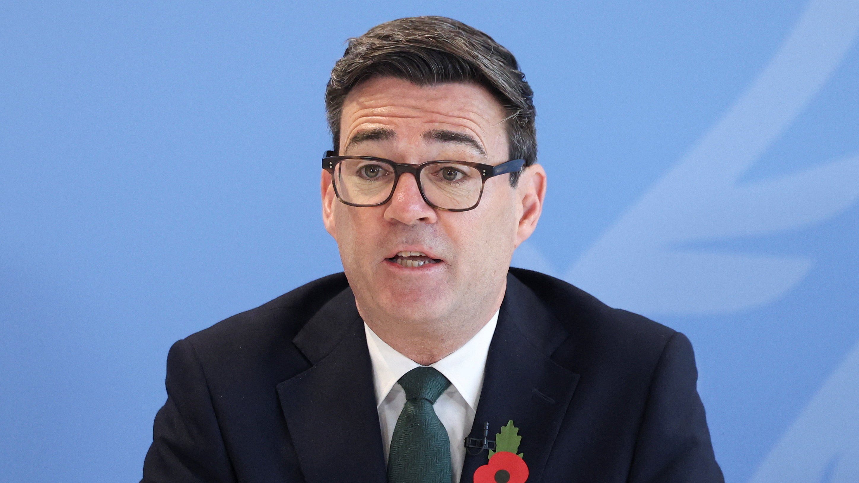 UK PM calls for honest discussion about EU free movement