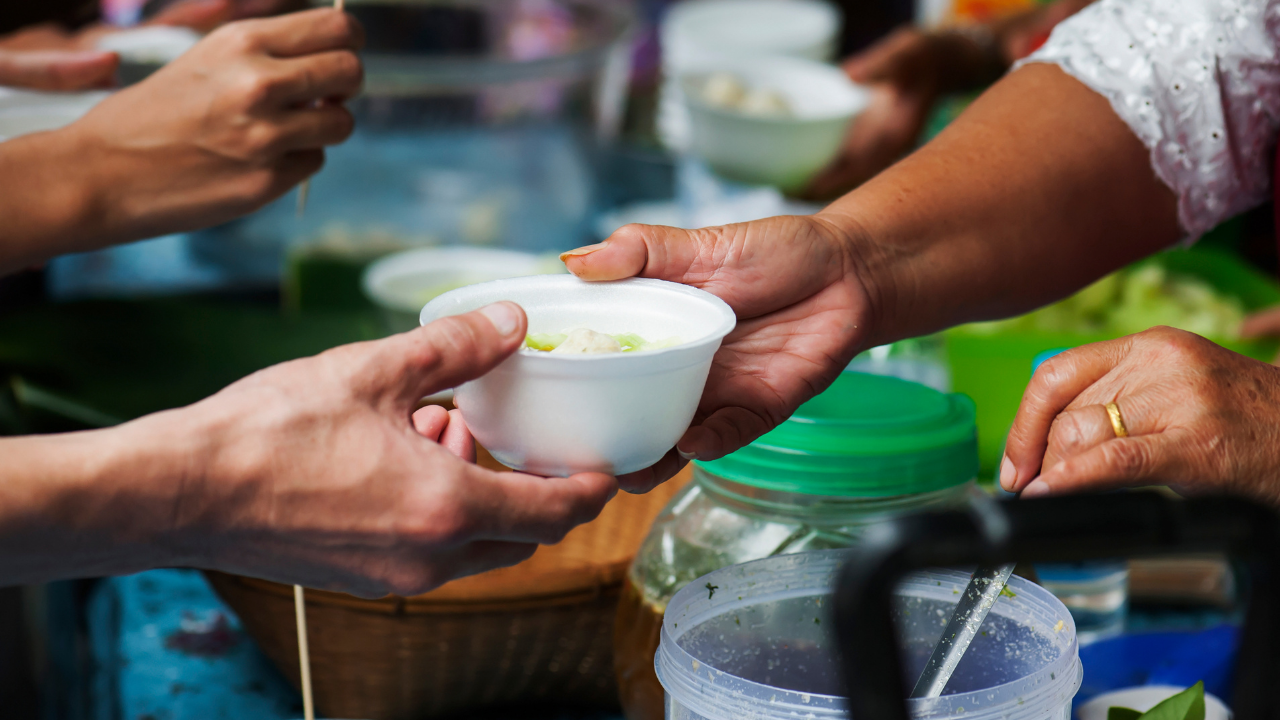 Cancer survivor’s organic kitchen: Pune woman feeds 1,000 daily ...
