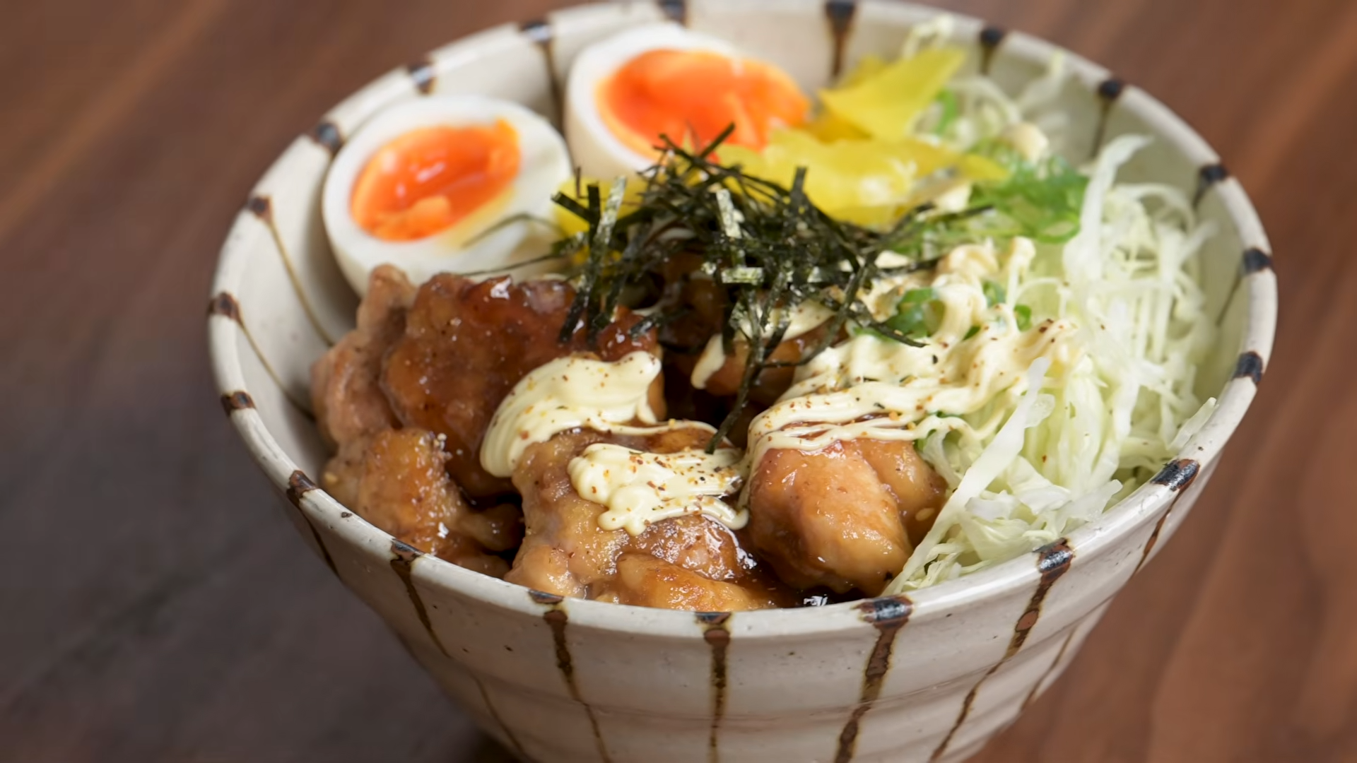 Building a complete teriyaki donburi with crispy chicken