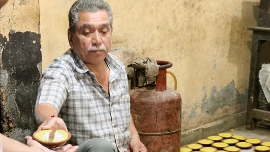 ‘One hundred years of phirni-tude’: Amritsar seller’s resemblance to ...