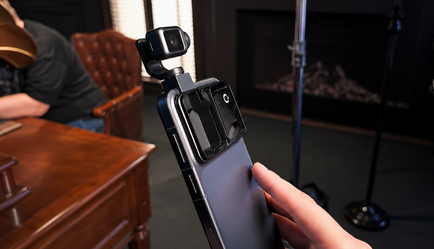 Throwback to honor robot phone's pop-out gimbal camera