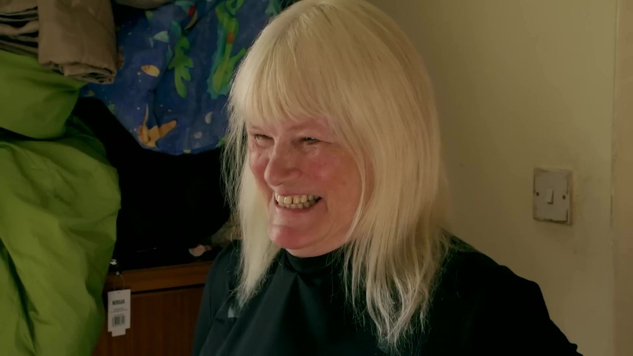 Sue gets help clearing clutter for her 10 grandchildren