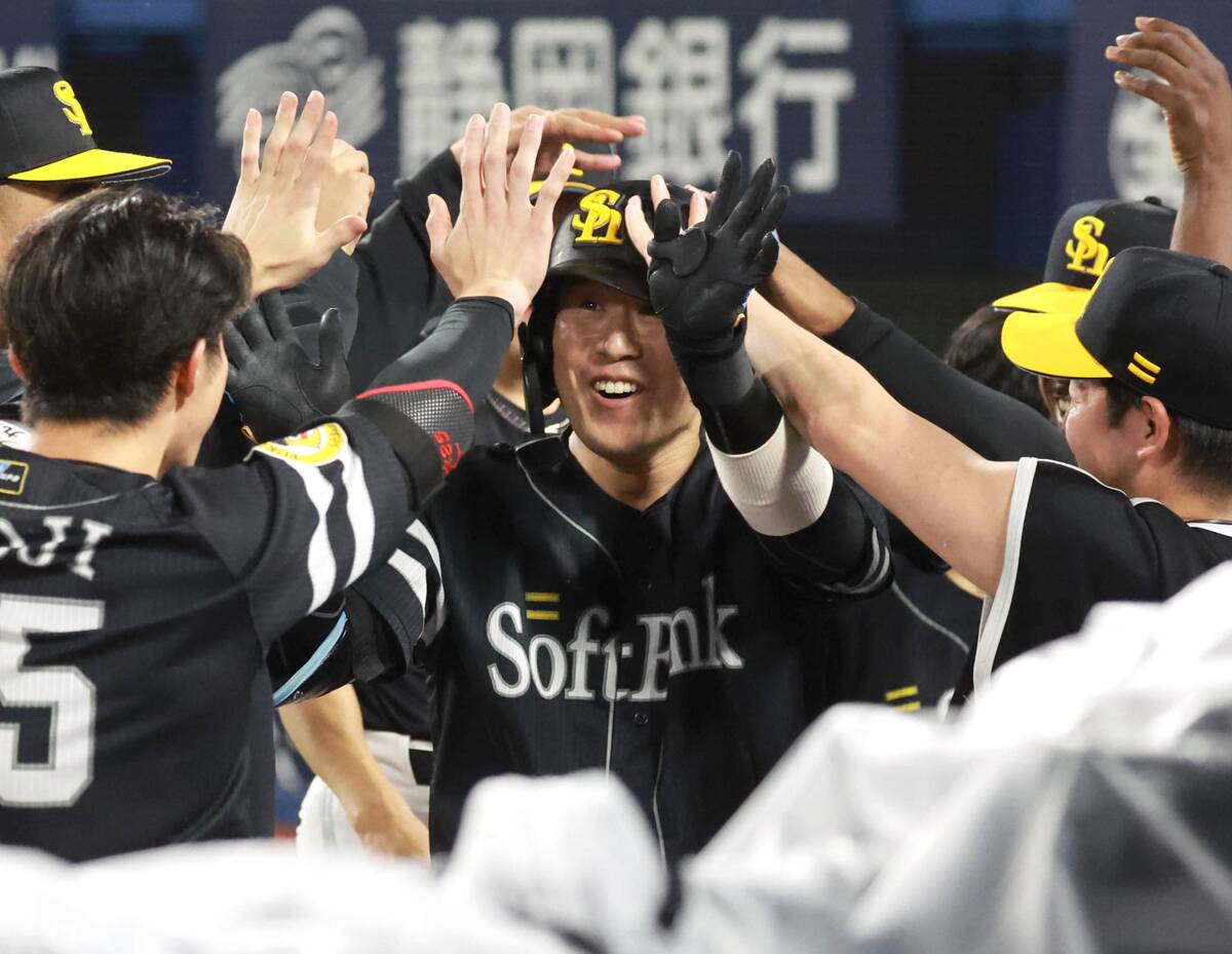 【日本シリーズ】プロ通算1発の川村友斗が「まさか」バックスクリーンへ決勝弾！小久保監督も仰天 シーズン打率・095の伏兵が大仕事でソフトバンク連勝