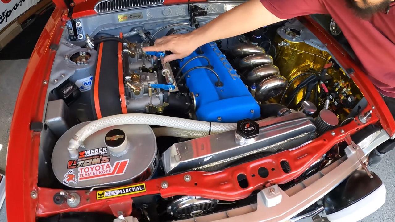 Screaming naturally aspirated classic Toyota engine revs past redline