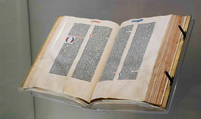 Crossed wires: Multiple Gutenberg moments and the defining question of ...
