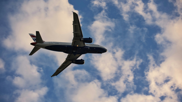British Airways Boeing 777 avoids mid-air crash with mysterious object ...