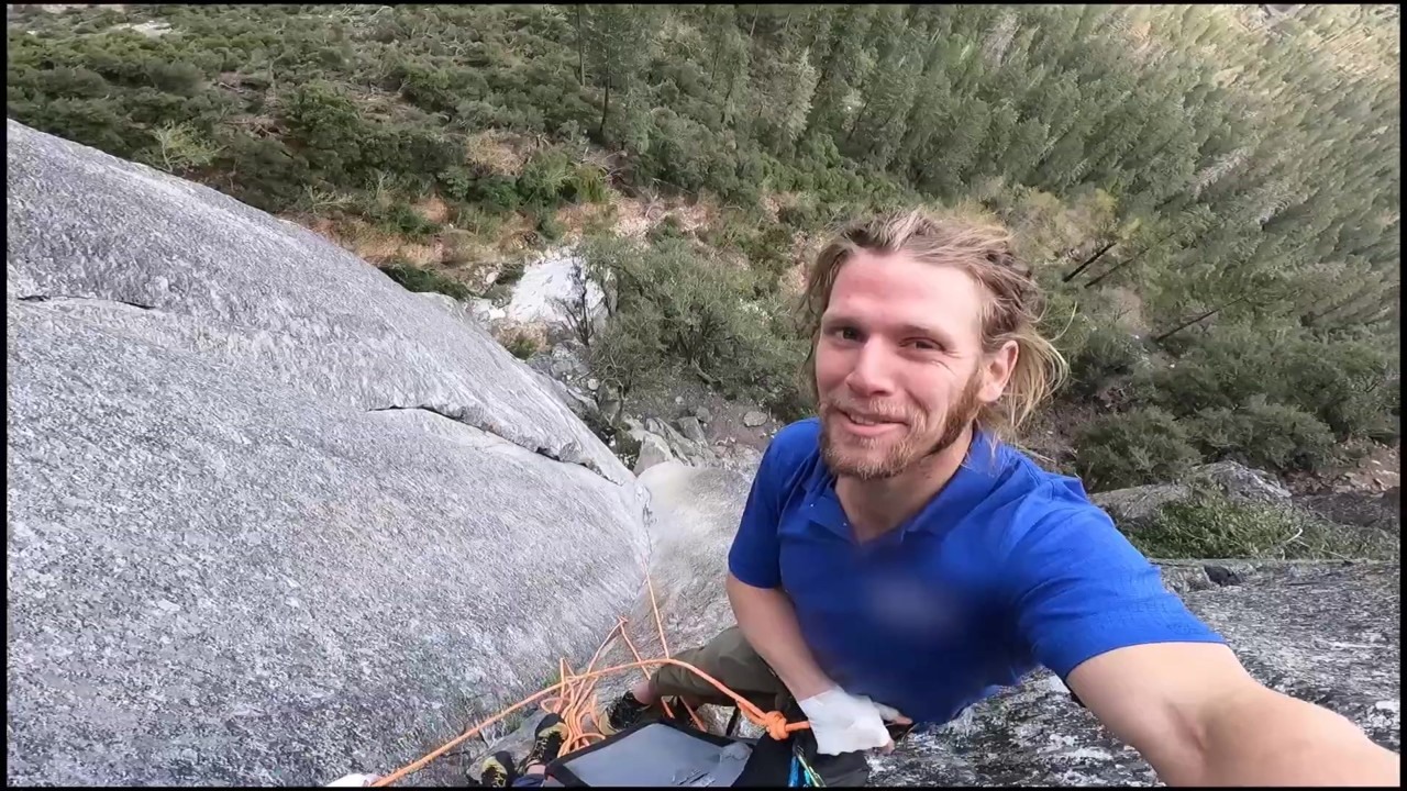 Jake and Bobby climb Romulan Warbird without two microcams