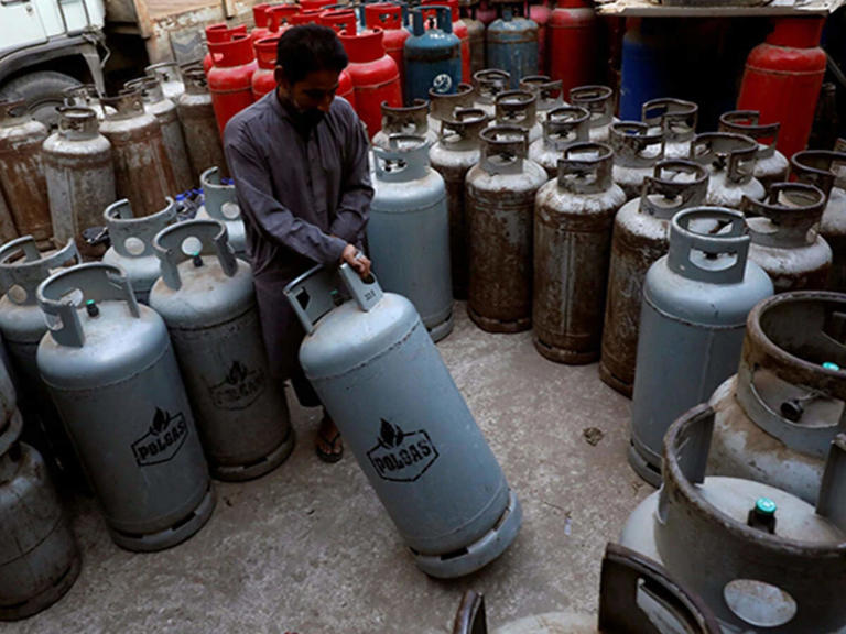 LPG cylinder costs Rs 10,000 in Pakistan as border closure triggers ...
