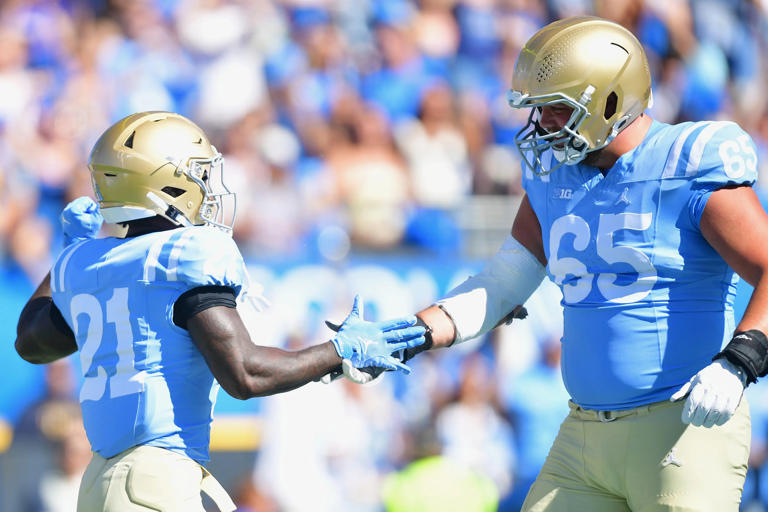 College football Sunday summary: Some tricks and some treats