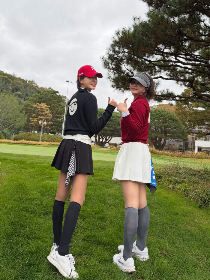 Lee Hye-won, wife of Ahn Jung-hwan, matches outfits with daughter who ...