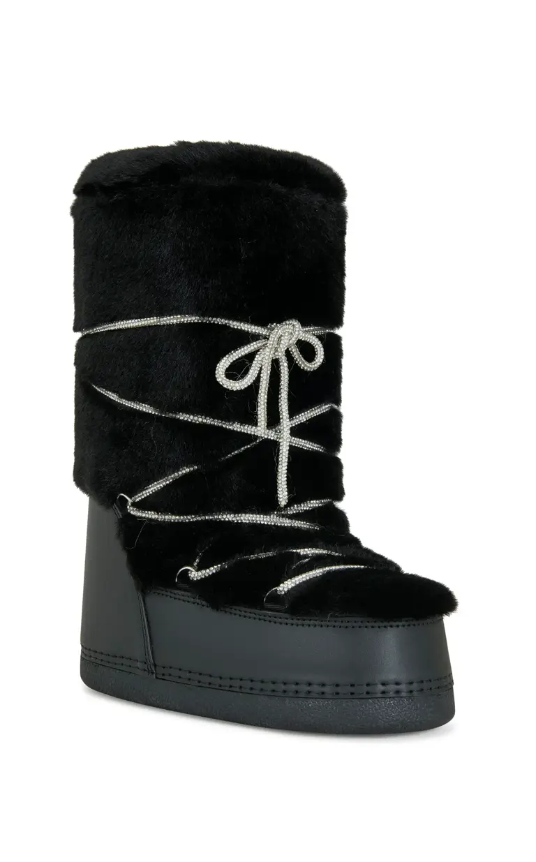 The girlies found Givenchy, Valentino and Moon Boot looks at Azalea ...