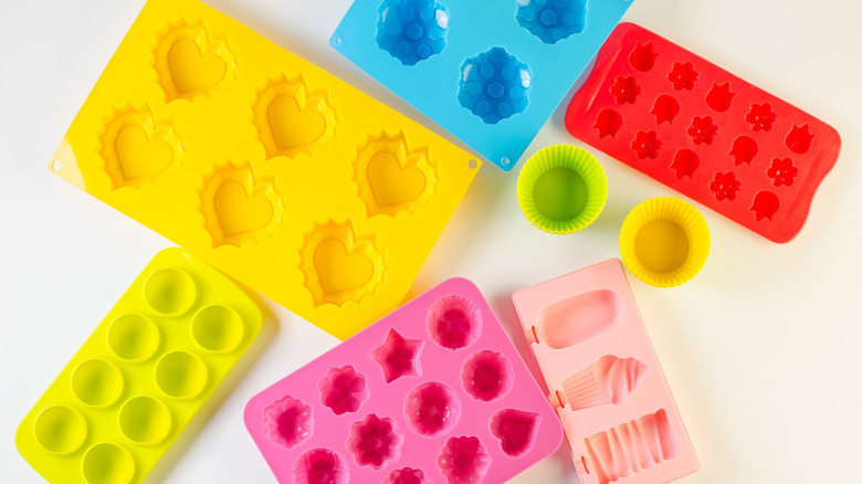 How to keep silicone bakeware sparkling clean