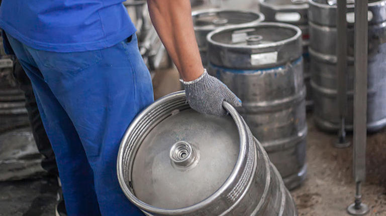 Not a Blackstone: He builds a portable grill from a beer keg in an ...