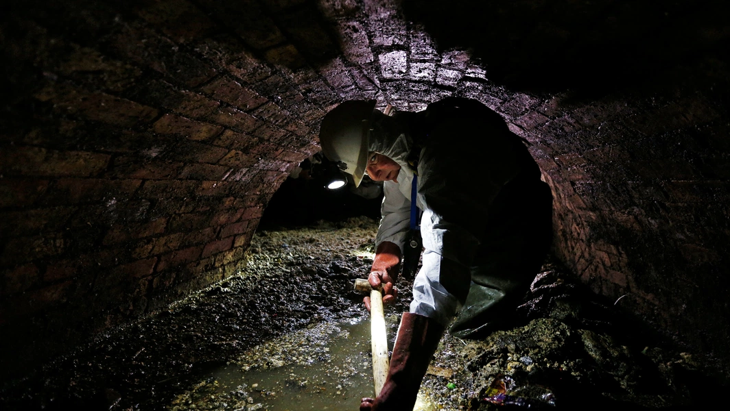4 hazardous items that clog or pollute drains