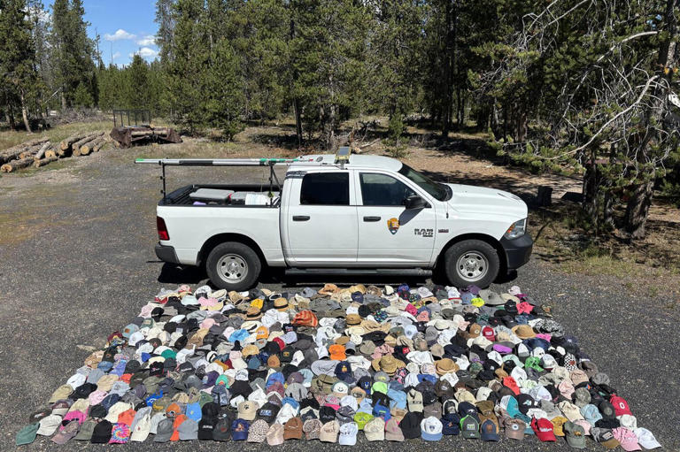 Yellowstone’s thermal pools are being destroyed by visitors’ trash ...