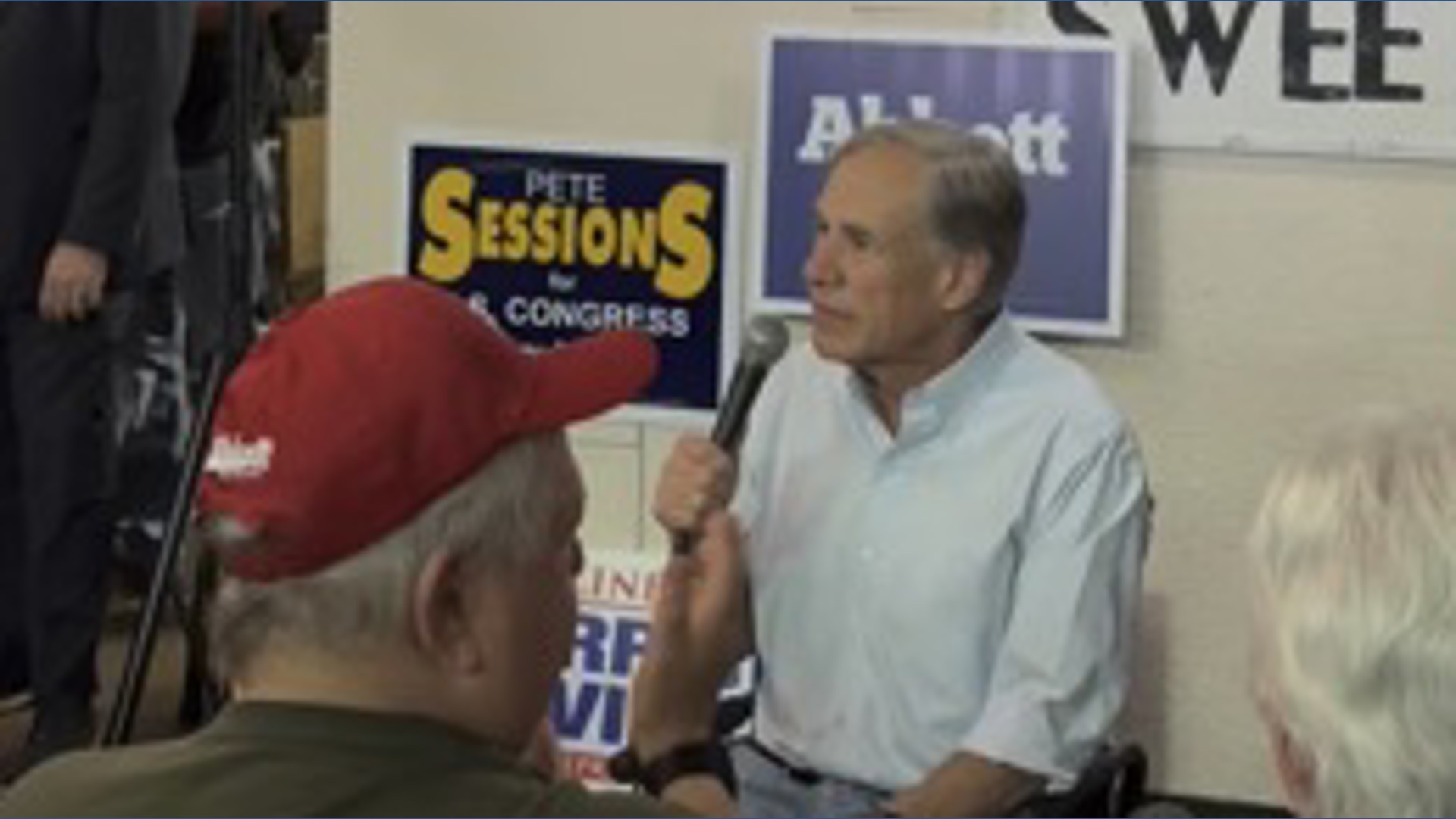 Gov. Abbott speaks to supporters in Hutto