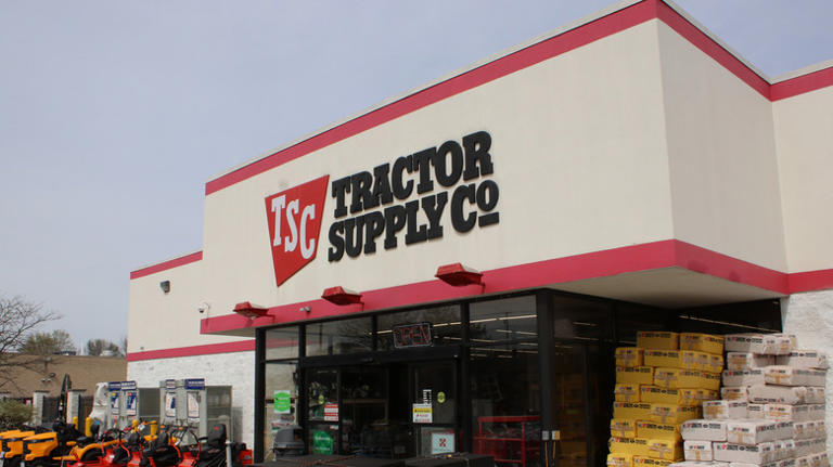5 Tractor Supply truck accessories under $50 to upgrade your ride