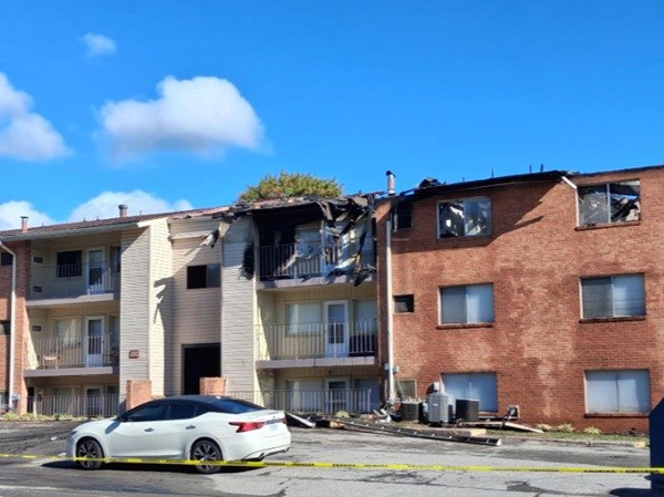 Two-alarm apartment fire displaces 30 people in Roanoke