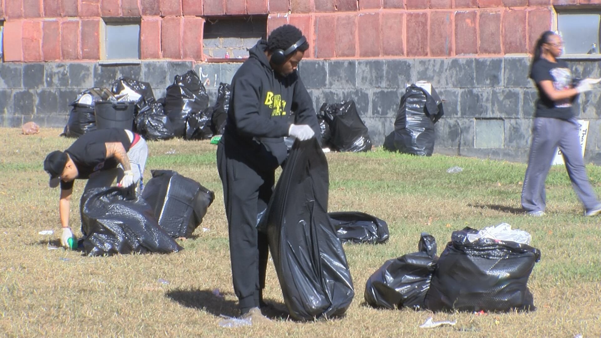 Students clean up VUU campus after homecoming week shootings
