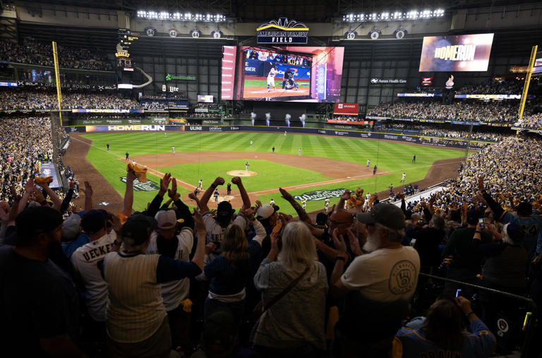 Brewers notes: Pat Murphy, Sal Frelick, and Cooper Pratt on World ...