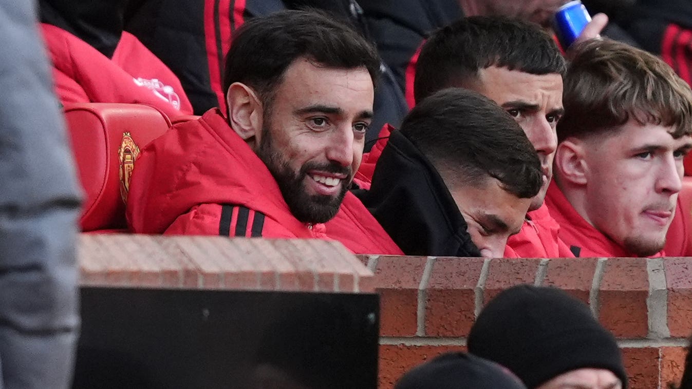 Michael Carrick says dropping captain Bruno Fernandes 'pure football ...