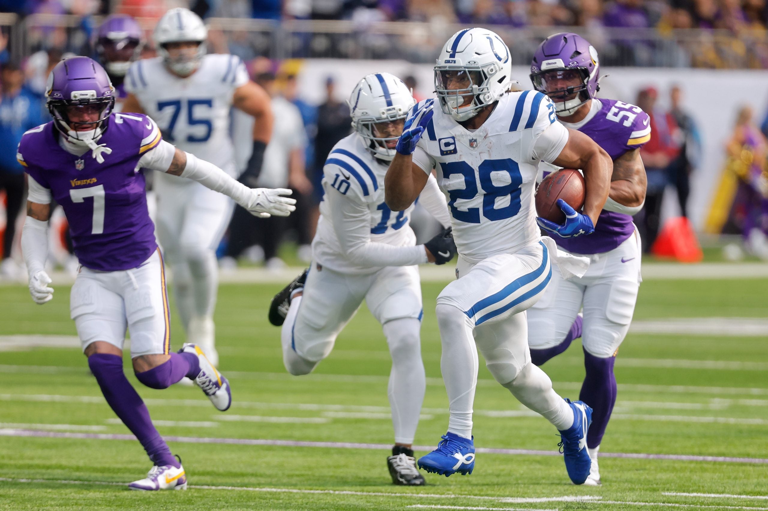 Halftime: Colts lead Vikings, 10-6