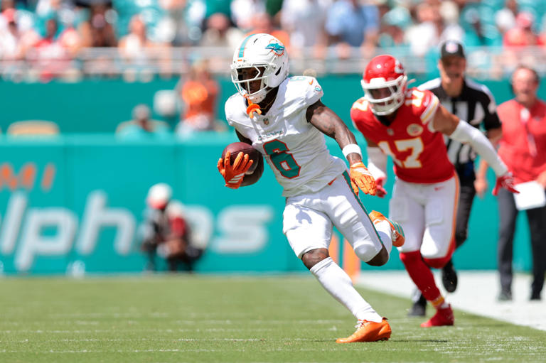 Malik Washington catches three passes in week 7