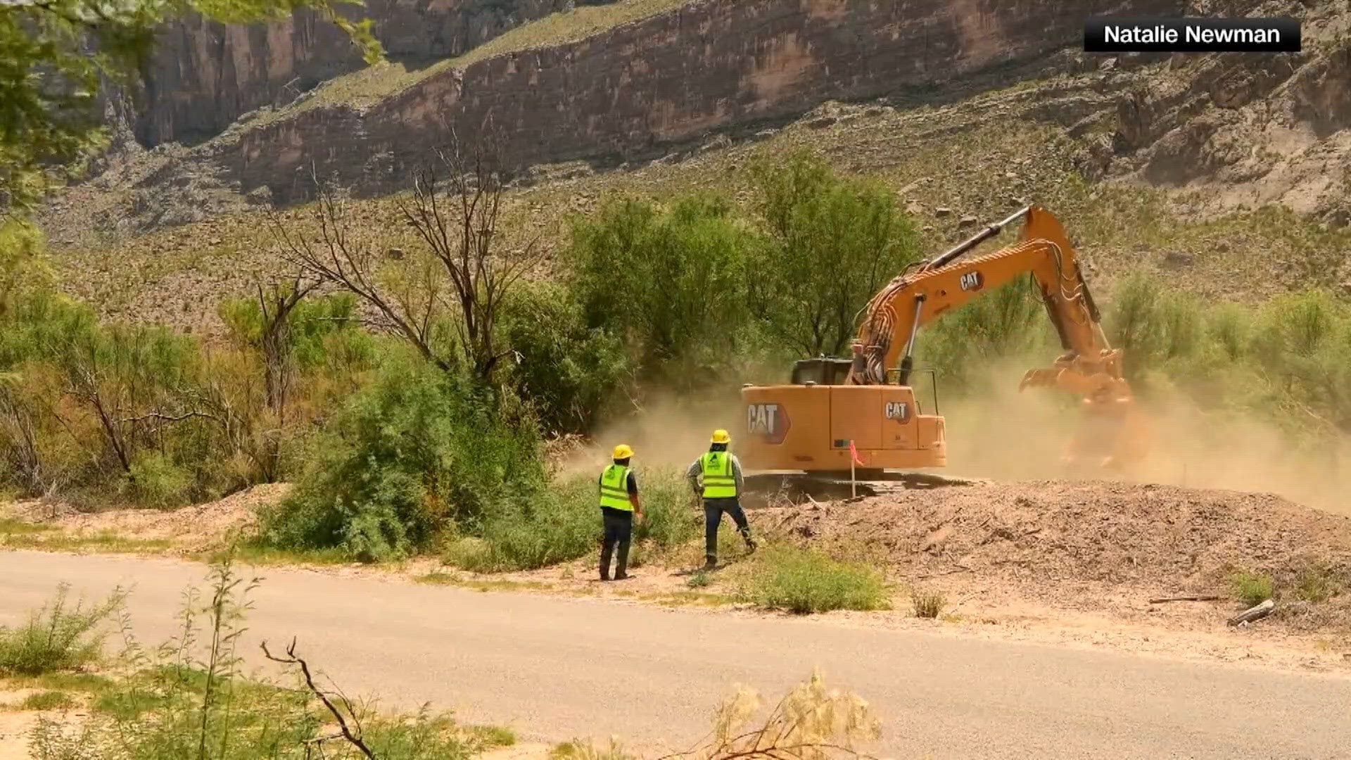 Trump asks Supreme Court to continue border wall project