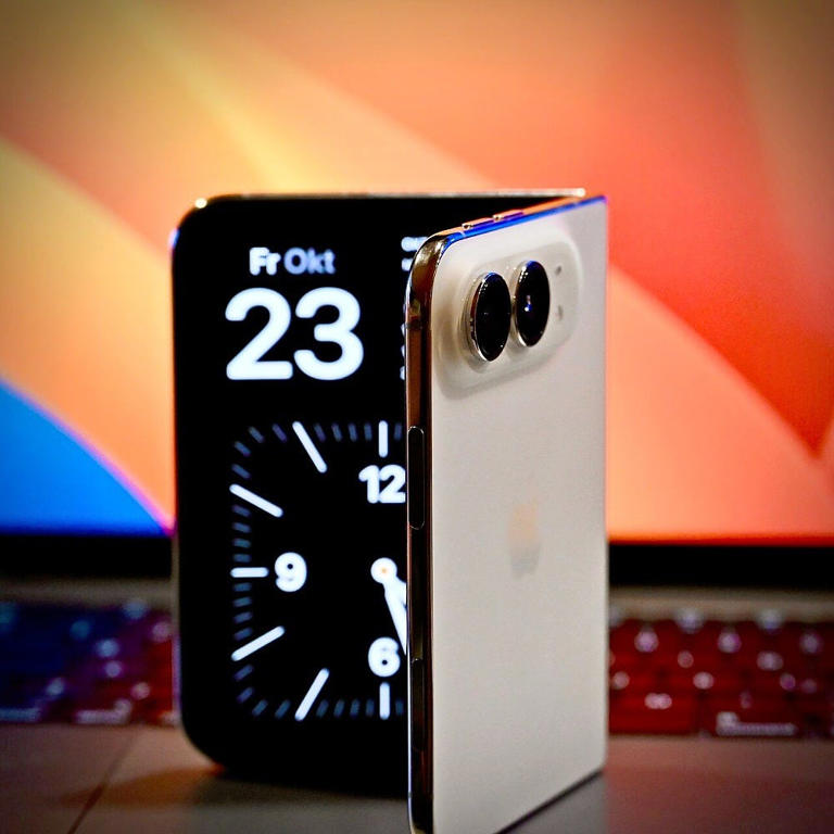 iPhone Duo fails JerryRigEverything's durability test